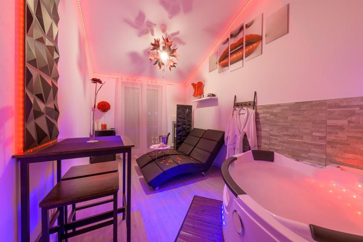 Love Room - Suite Romantique Avec Spa Privatif Le Puy-en-Velay 外观 照片