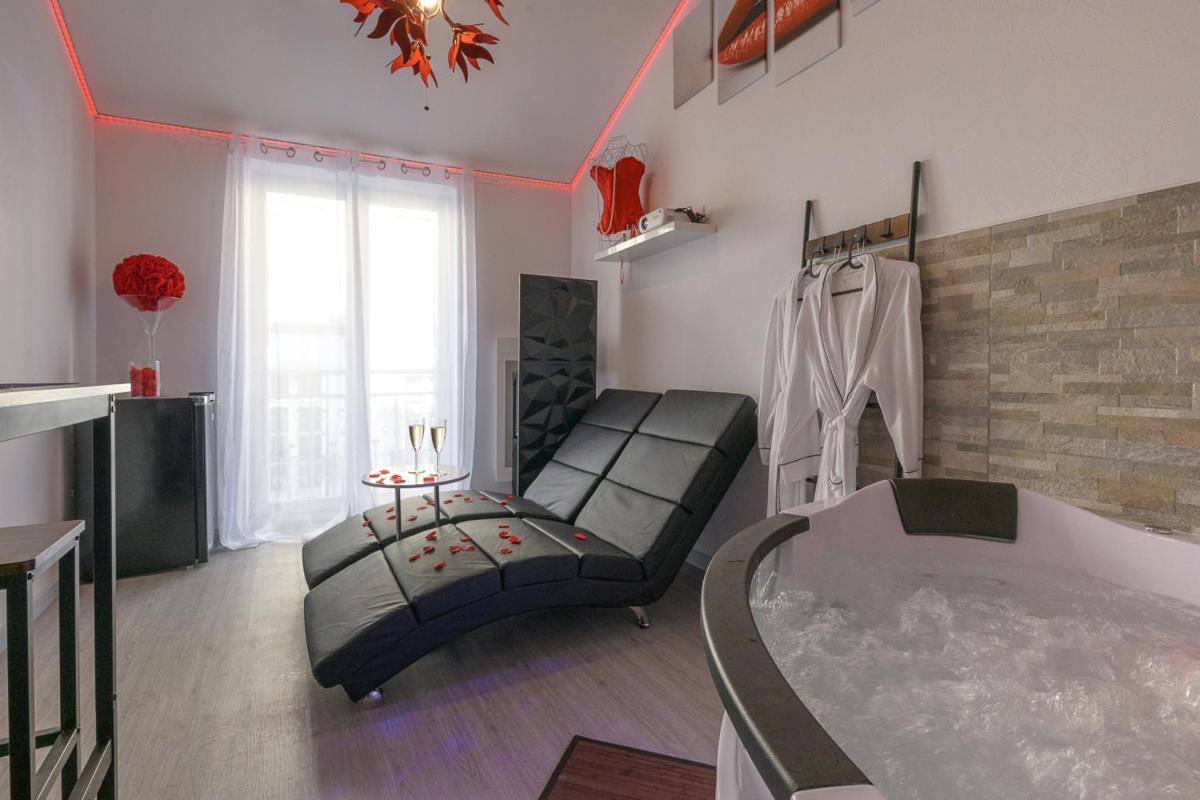 Love Room - Suite Romantique Avec Spa Privatif Le Puy-en-Velay 外观 照片