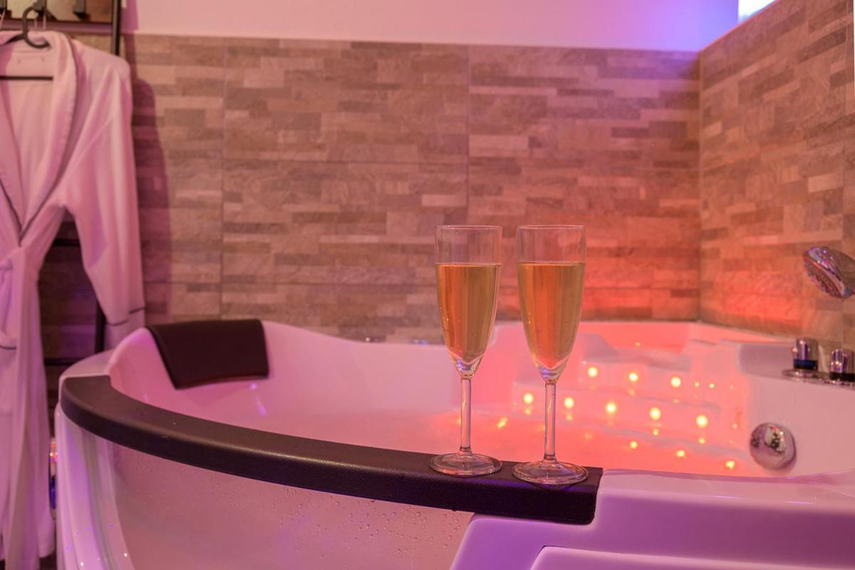 Love Room - Suite Romantique Avec Spa Privatif Le Puy-en-Velay 外观 照片