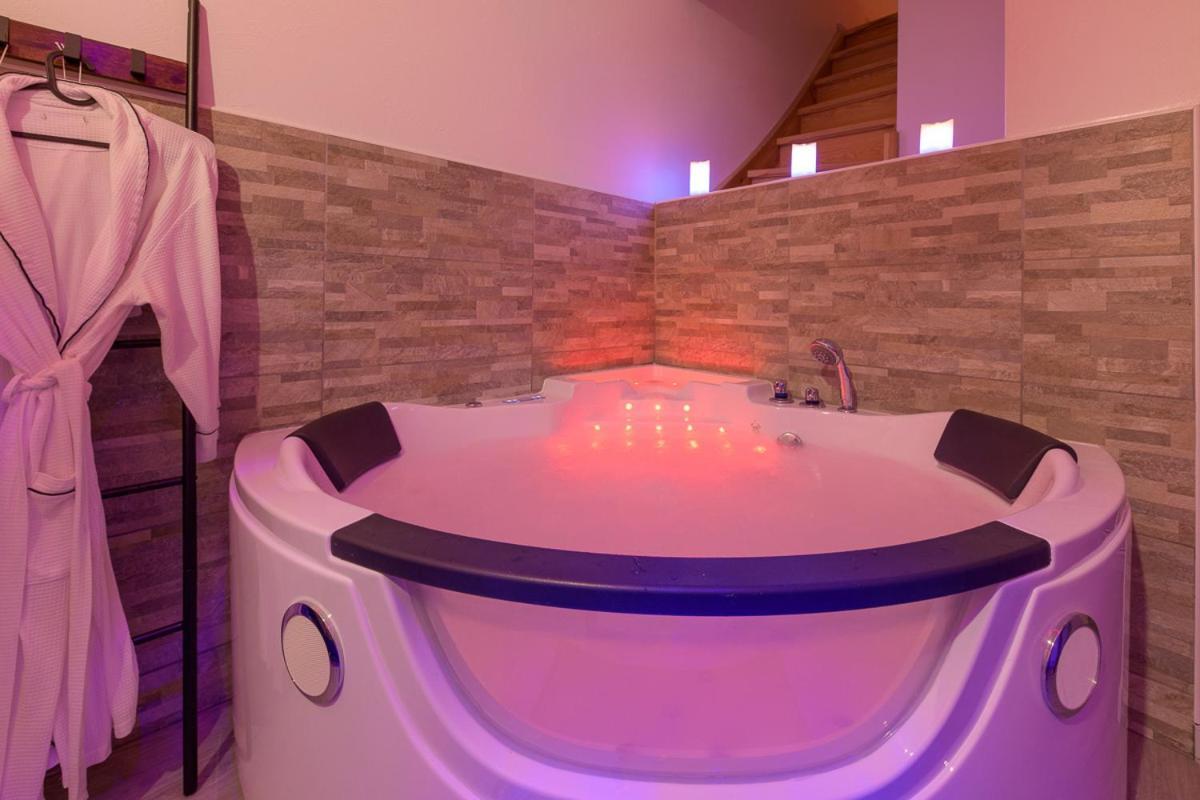 Love Room - Suite Romantique Avec Spa Privatif Le Puy-en-Velay 外观 照片
